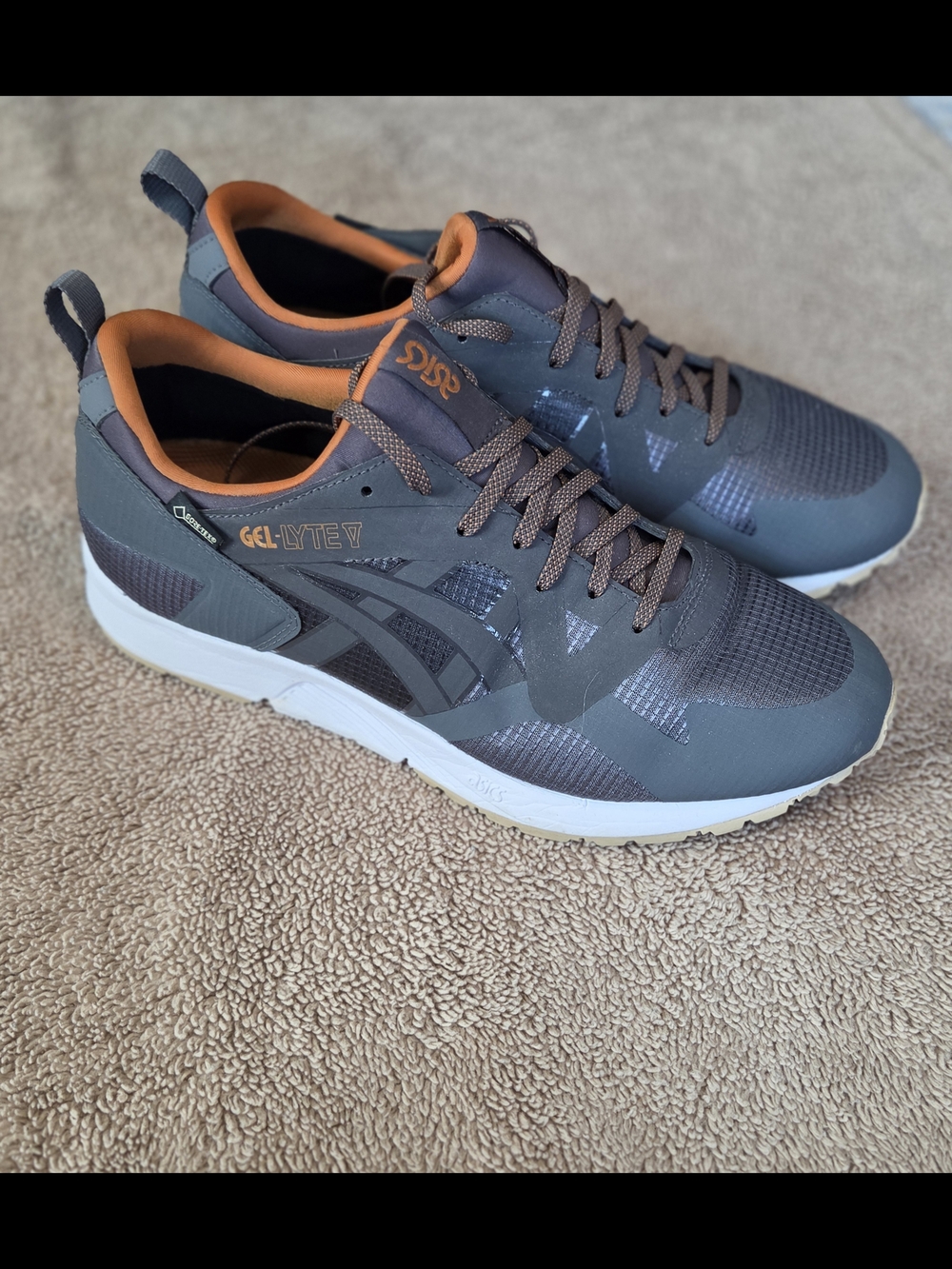 ASICS GEL-Lyte V Men’s Grey and Orange Running Shoes